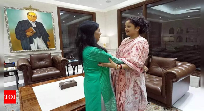 Former chief minister Hemant Soren's wife Kalpana meets Sunita Kejriwal | India News