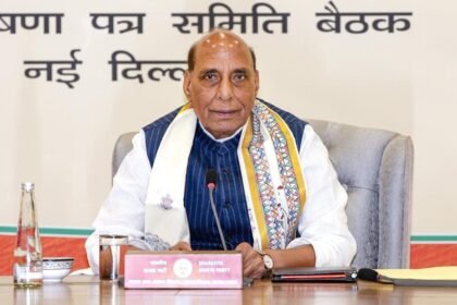 Congress treats one family as supreme, BJP people: Rajnath Singh