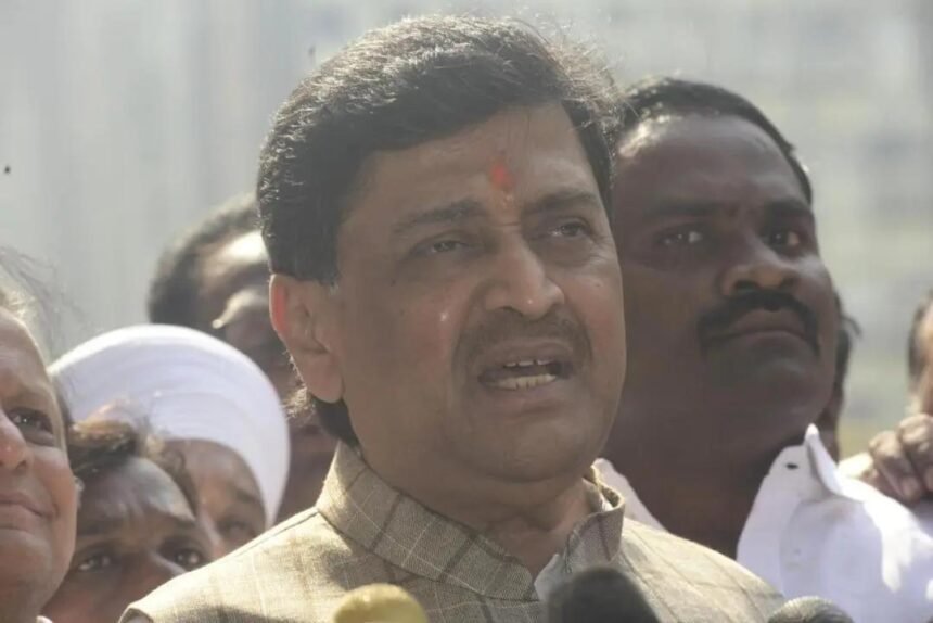 Maratha quota activists raise slogans, try to stop Ashok Chavan`s car in Nanded