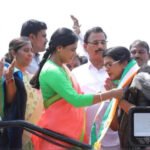 Sharmila launches bus yatra at Kadapa, Viveka's daughter pledges support | India News