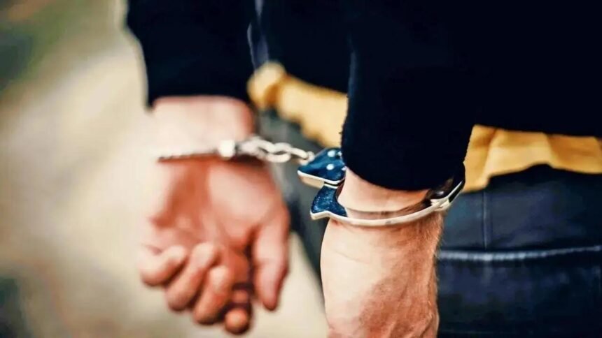 Thane: Cops solve a dozen burglary cases with arrest of 2 men in Kalyan