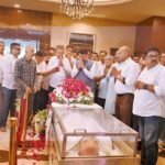 Dy CM Fadnavis, Mumbai skipper Rahane offer last respects to Amol Kale