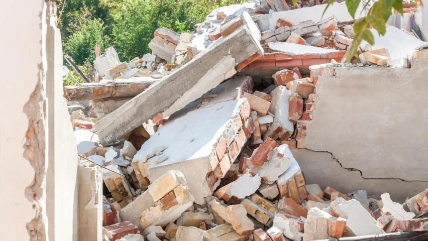 Forty people injured in wall collapse in Bihar