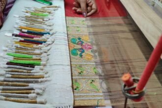 In Srikakulam, how jamdani weaving provides employment for a group of women