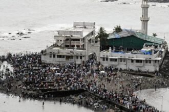 Haji Ali Dargah gets bomb threat call, police launch investigations