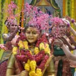 Statue of Telugu poet Molla unveiled at Tummalapalli Kalakshetram in Vijayawada