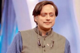 SC extends stay on defamation proceedings against Shashi Tharoor