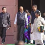 Ajit & Pawar meet, but a missing picture’s worth a thousand words | Mumbai News