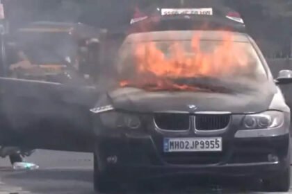 Mumbai Car Fire: Car bursts into flames on Mumbai's Jogeshwari Bridge | Mumbai News