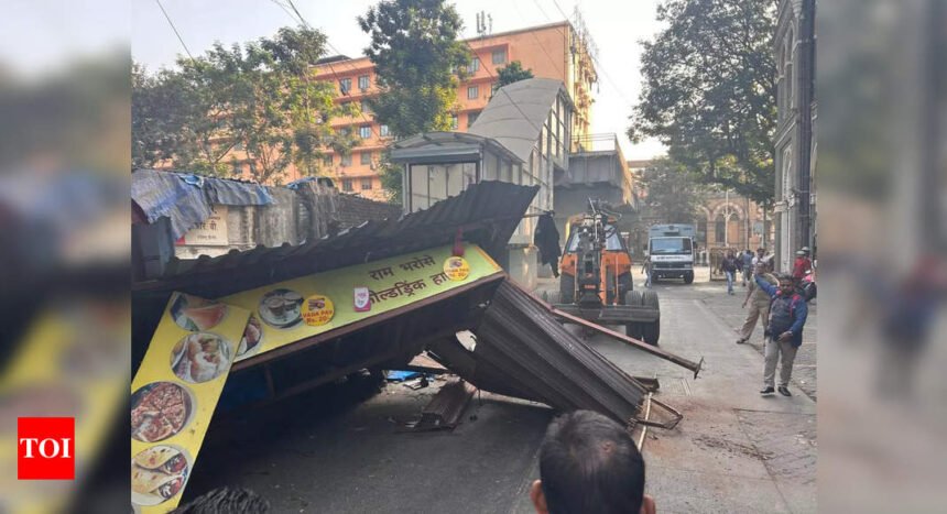 Stall demolished outside CSMT, to ease pedestrian movement | Mumbai News